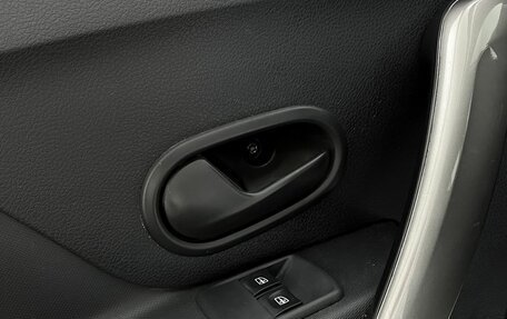 Renault Logan II, 2018 год, 799 000 рублей, 15 фотография