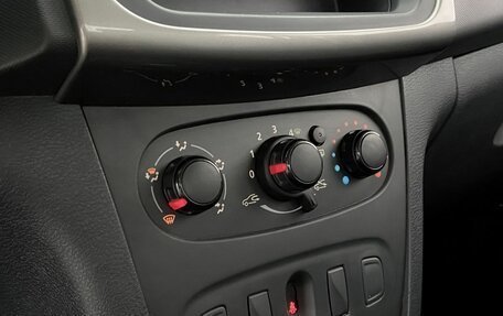 Renault Logan II, 2018 год, 799 000 рублей, 17 фотография