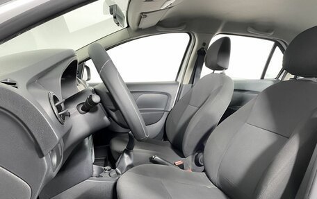 Renault Logan II, 2018 год, 799 000 рублей, 13 фотография