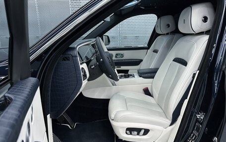 Rolls-Royce Cullinan, 2024 год, 62 000 000 рублей, 9 фотография