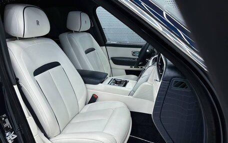 Rolls-Royce Cullinan, 2024 год, 62 000 000 рублей, 13 фотография