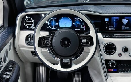 Rolls-Royce Cullinan, 2024 год, 62 000 000 рублей, 16 фотография