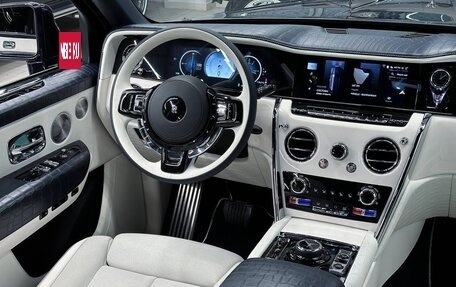 Rolls-Royce Cullinan, 2024 год, 62 000 000 рублей, 14 фотография