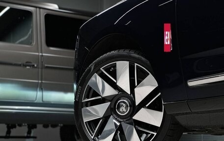 Rolls-Royce Cullinan, 2024 год, 62 000 000 рублей, 8 фотография