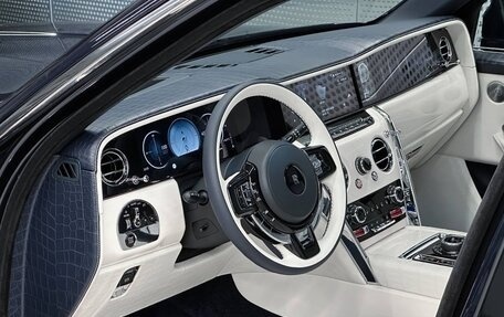 Rolls-Royce Cullinan, 2024 год, 62 000 000 рублей, 11 фотография