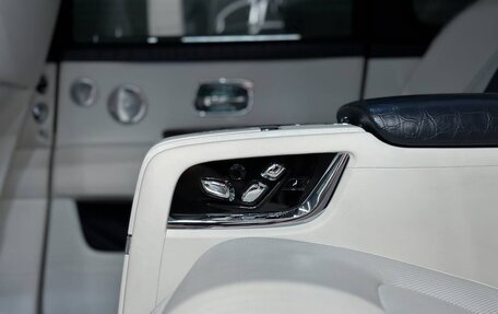 Rolls-Royce Cullinan, 2024 год, 62 000 000 рублей, 30 фотография