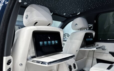 Rolls-Royce Cullinan, 2024 год, 62 000 000 рублей, 26 фотография