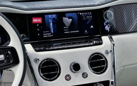 Rolls-Royce Cullinan, 2024 год, 62 000 000 рублей, 20 фотография