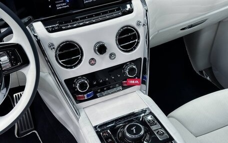 Rolls-Royce Cullinan, 2024 год, 62 000 000 рублей, 18 фотография