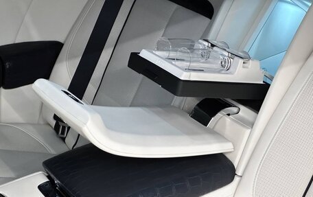 Rolls-Royce Cullinan, 2024 год, 62 000 000 рублей, 33 фотография