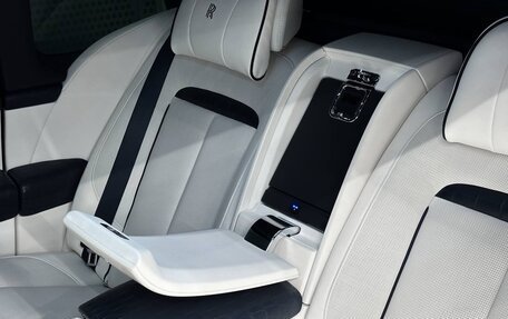 Rolls-Royce Cullinan, 2024 год, 62 000 000 рублей, 34 фотография