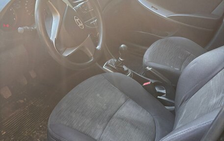 Hyundai Solaris II рестайлинг, 2016 год, 670 000 рублей, 9 фотография