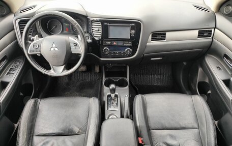 Mitsubishi Outlander III рестайлинг 3, 2014 год, 1 149 000 рублей, 10 фотография