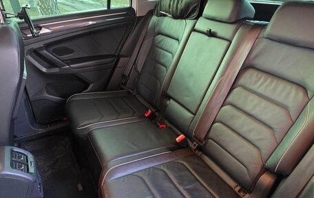 Volkswagen Tiguan II, 2018 год, 2 900 000 рублей, 13 фотография