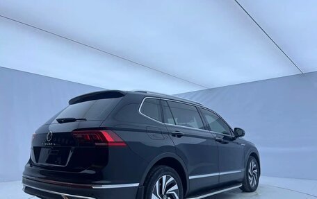 Volkswagen Tiguan II, 2022 год, 2 632 000 рублей, 4 фотография