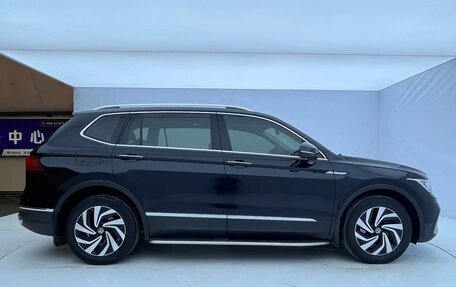 Volkswagen Tiguan II, 2022 год, 2 632 000 рублей, 8 фотография