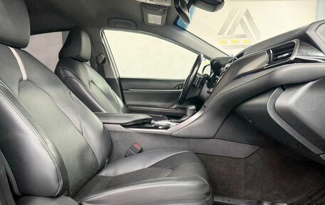 Toyota Camry, 2019 год, 2 050 000 рублей, 11 фотография