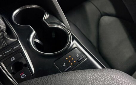 Toyota Camry, 2019 год, 2 050 000 рублей, 17 фотография