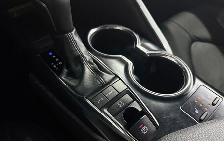 Toyota Camry, 2019 год, 2 050 000 рублей, 16 фотография