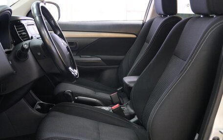 Mitsubishi Outlander III рестайлинг 3, 2016 год, 1 849 000 рублей, 8 фотография