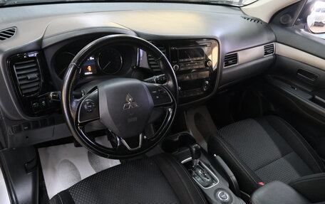 Mitsubishi Outlander III рестайлинг 3, 2016 год, 1 849 000 рублей, 11 фотография