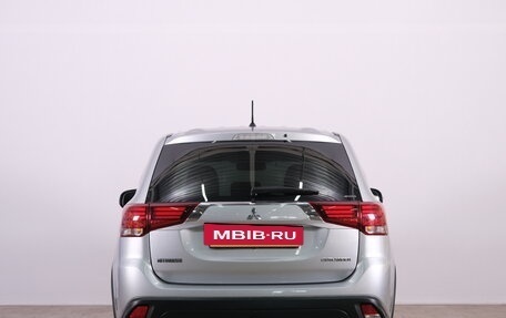 Mitsubishi Outlander III рестайлинг 3, 2016 год, 1 849 000 рублей, 6 фотография