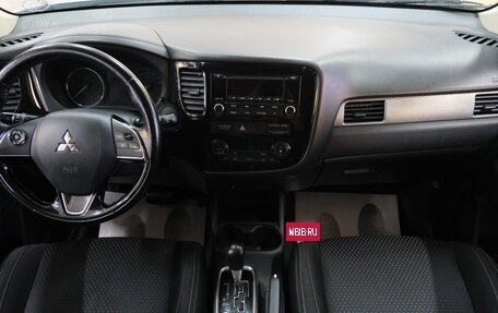 Mitsubishi Outlander III рестайлинг 3, 2016 год, 1 849 000 рублей, 14 фотография