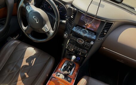 Infiniti QX70, 2015 год, 3 000 000 рублей, 12 фотография