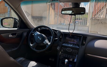 Infiniti QX70, 2015 год, 3 000 000 рублей, 11 фотография