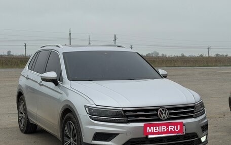 Volkswagen Tiguan II, 2019 год, 2 900 000 рублей, 2 фотография