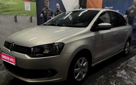 Volkswagen Polo VI (EU Market), 2014 год, 800 000 рублей, 1 фотография