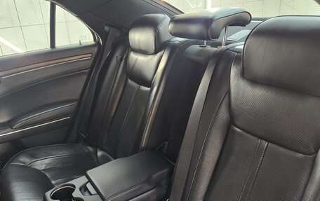 Chrysler 300C II, 2012 год, 1 800 000 рублей, 15 фотография