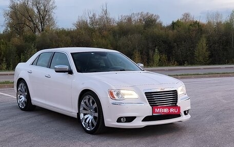 Chrysler 300C II, 2012 год, 1 800 000 рублей, 29 фотография