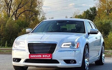 Chrysler 300C II, 2012 год, 1 800 000 рублей, 31 фотография
