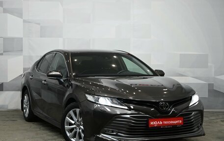 Toyota Camry, 2018 год, 2 800 000 рублей, 4 фотография