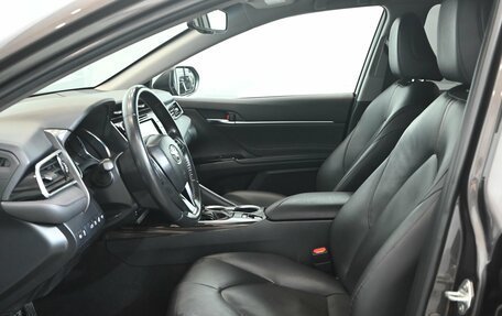 Toyota Camry, 2018 год, 2 800 000 рублей, 10 фотография