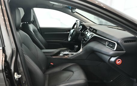 Toyota Camry, 2018 год, 2 800 000 рублей, 11 фотография