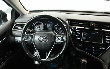 Toyota Camry, 2018 год, 2 800 000 рублей, 12 фотография