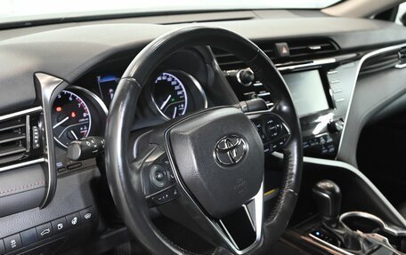 Toyota Camry, 2018 год, 2 800 000 рублей, 13 фотография