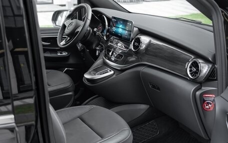 Mercedes-Benz V-Класс, 2022 год, 26 000 000 рублей, 38 фотография