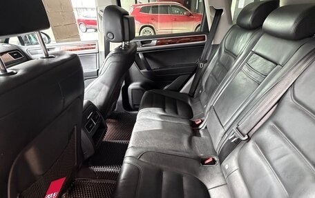 Volkswagen Touareg III, 2012 год, 2 490 000 рублей, 11 фотография