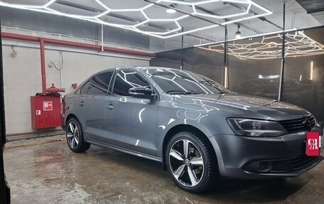 Volkswagen Jetta VI, 2012 год, 1 100 000 рублей, 2 фотография