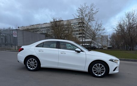 Mercedes-Benz A-Класс, 2019 год, 2 900 000 рублей, 3 фотография
