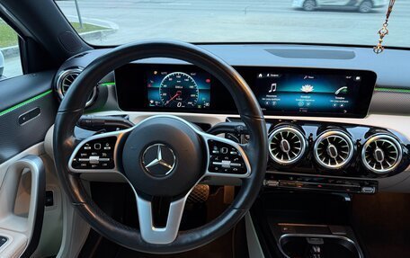 Mercedes-Benz A-Класс, 2019 год, 2 900 000 рублей, 10 фотография