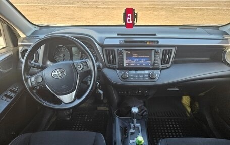 Toyota RAV4, 2017 год, 2 000 000 рублей, 11 фотография