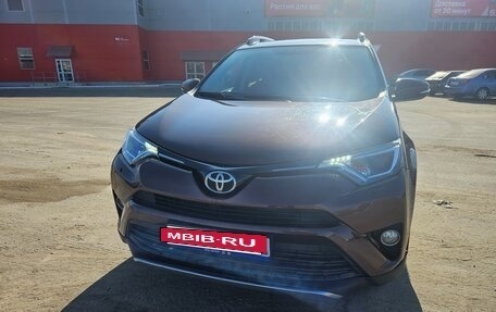 Toyota RAV4, 2017 год, 2 000 000 рублей, 2 фотография
