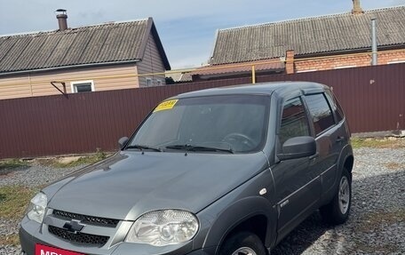 Chevrolet Niva I рестайлинг, 2018 год, 835 000 рублей, 2 фотография
