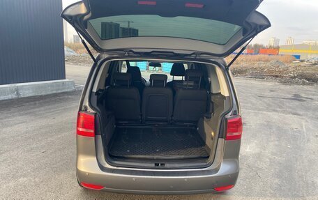 Volkswagen Touran III, 2011 год, 899 999 рублей, 2 фотография