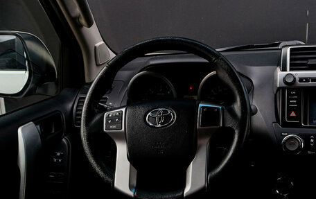 Toyota Land Cruiser Prado 150 рестайлинг 2, 2015 год, 3 725 000 рублей, 11 фотография