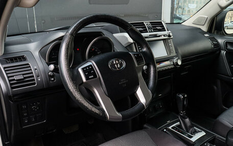 Toyota Land Cruiser Prado 150 рестайлинг 2, 2015 год, 3 725 000 рублей, 13 фотография